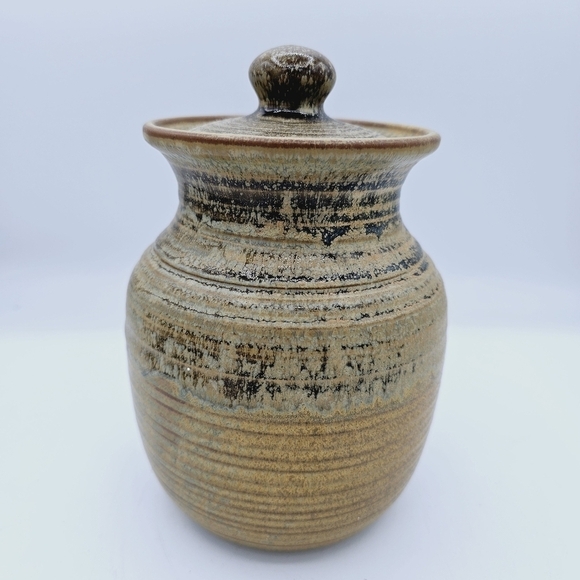 Neutral Colored Pottery with Lid - Picture 9 of 14